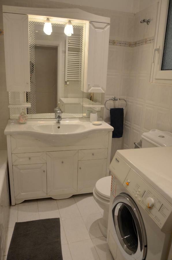 Retro Apartment At Trendy Exarcheia 雅典 外观 照片